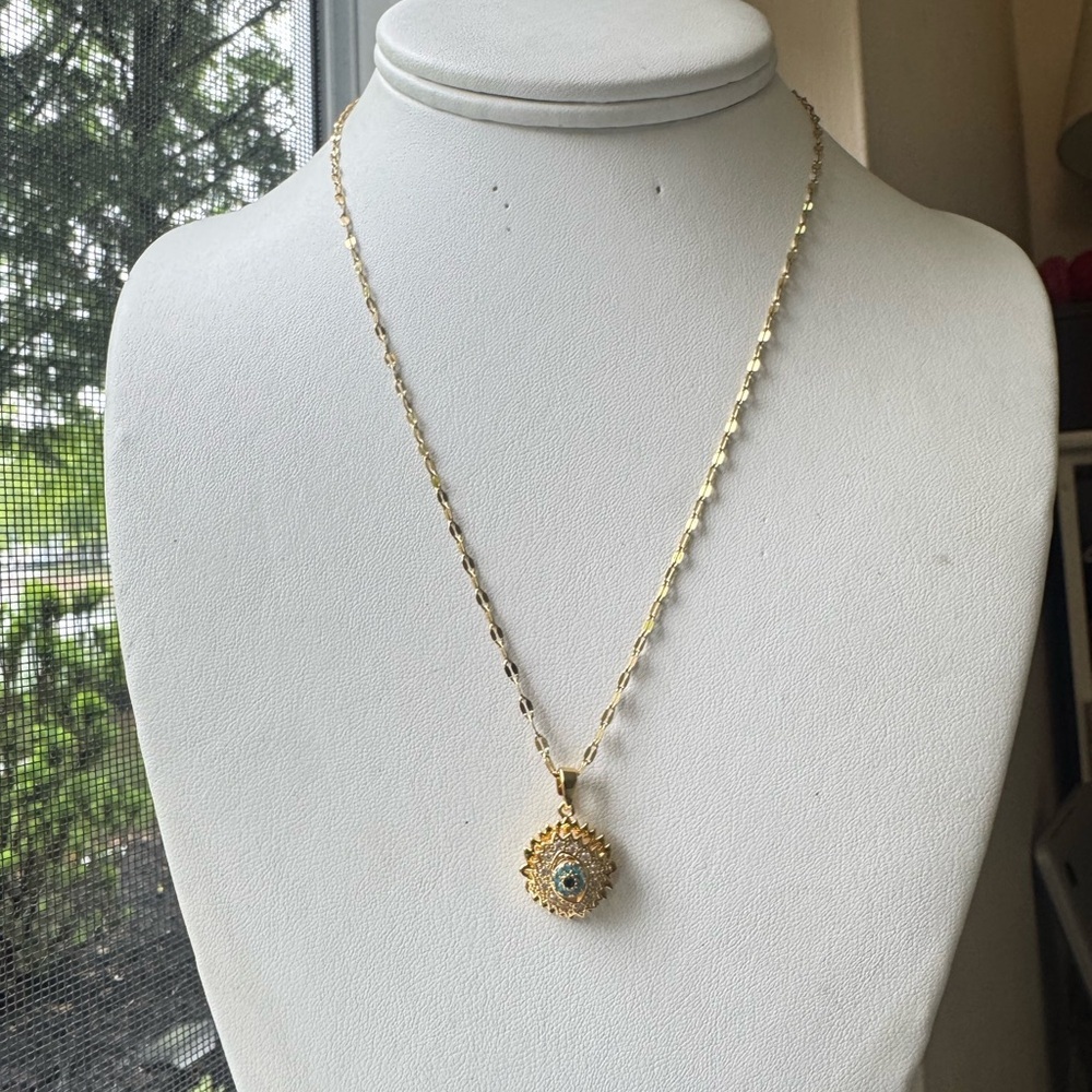 Elegant Gold Necklace with Blue Gemstone - Picture 8 of 9